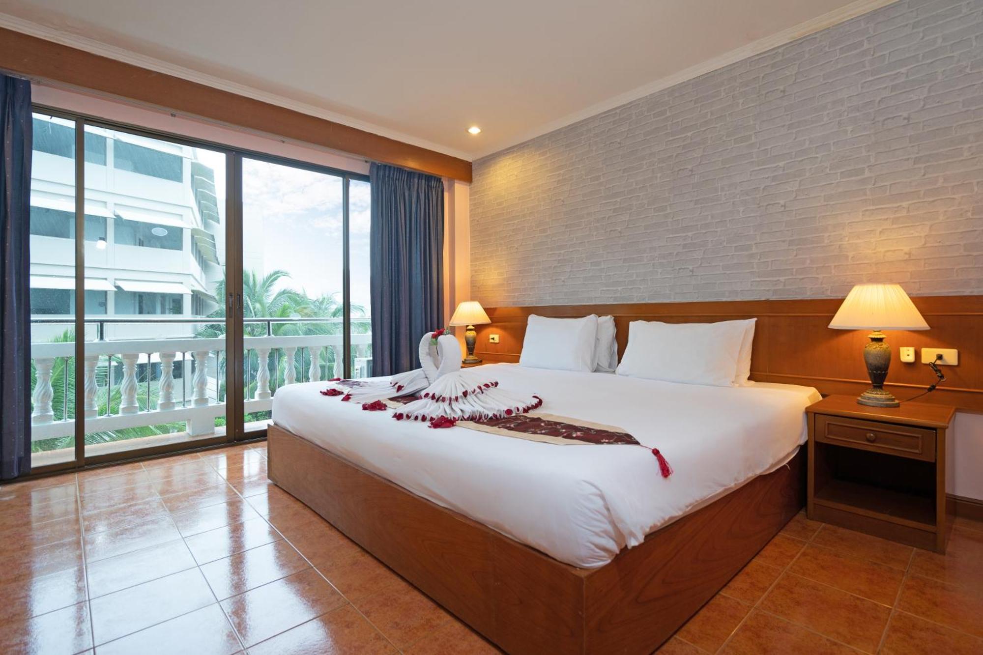 Patong Central Residence And Apartment Exterior photo