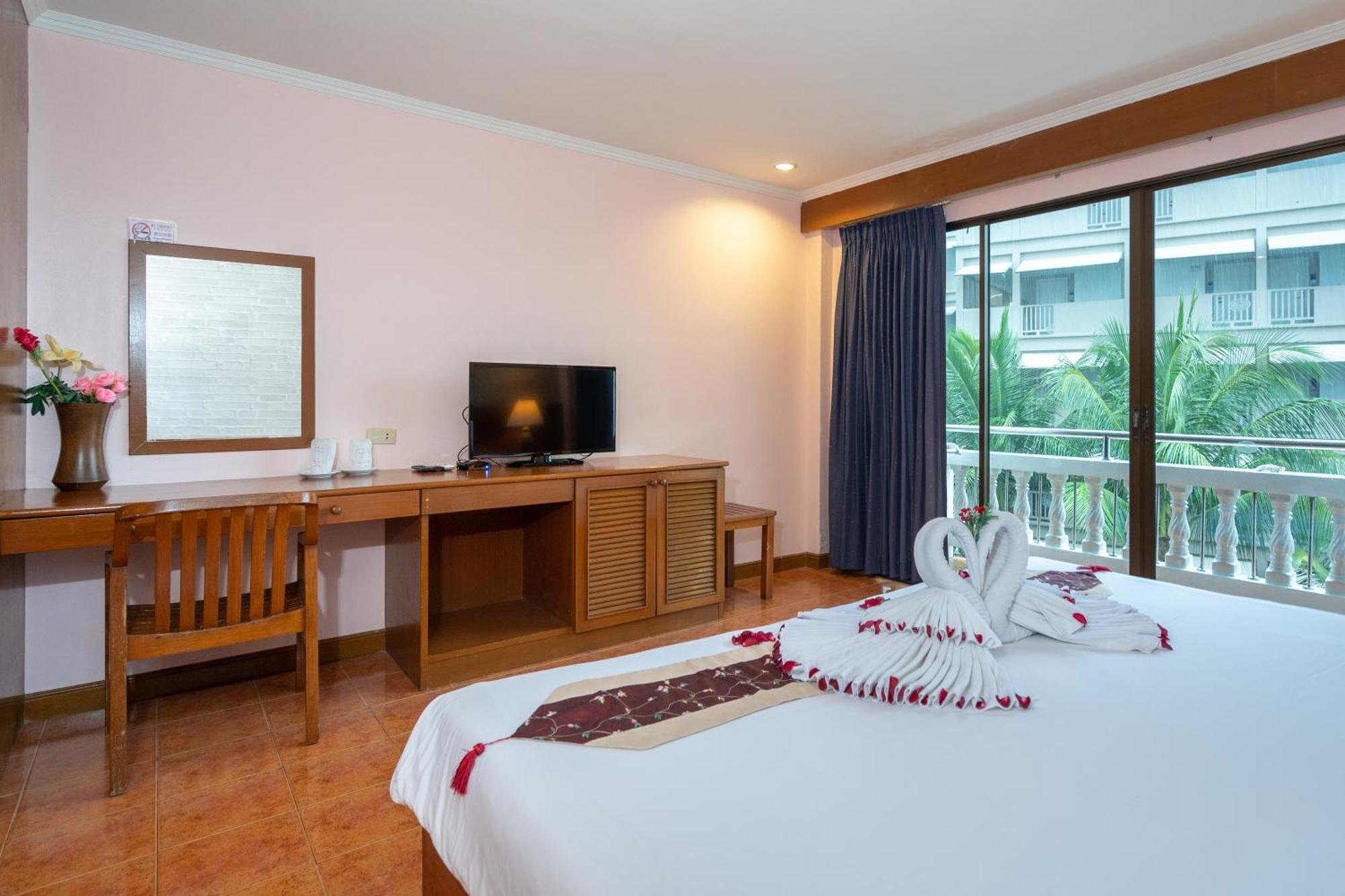 Patong Central Residence And Apartment Exterior photo