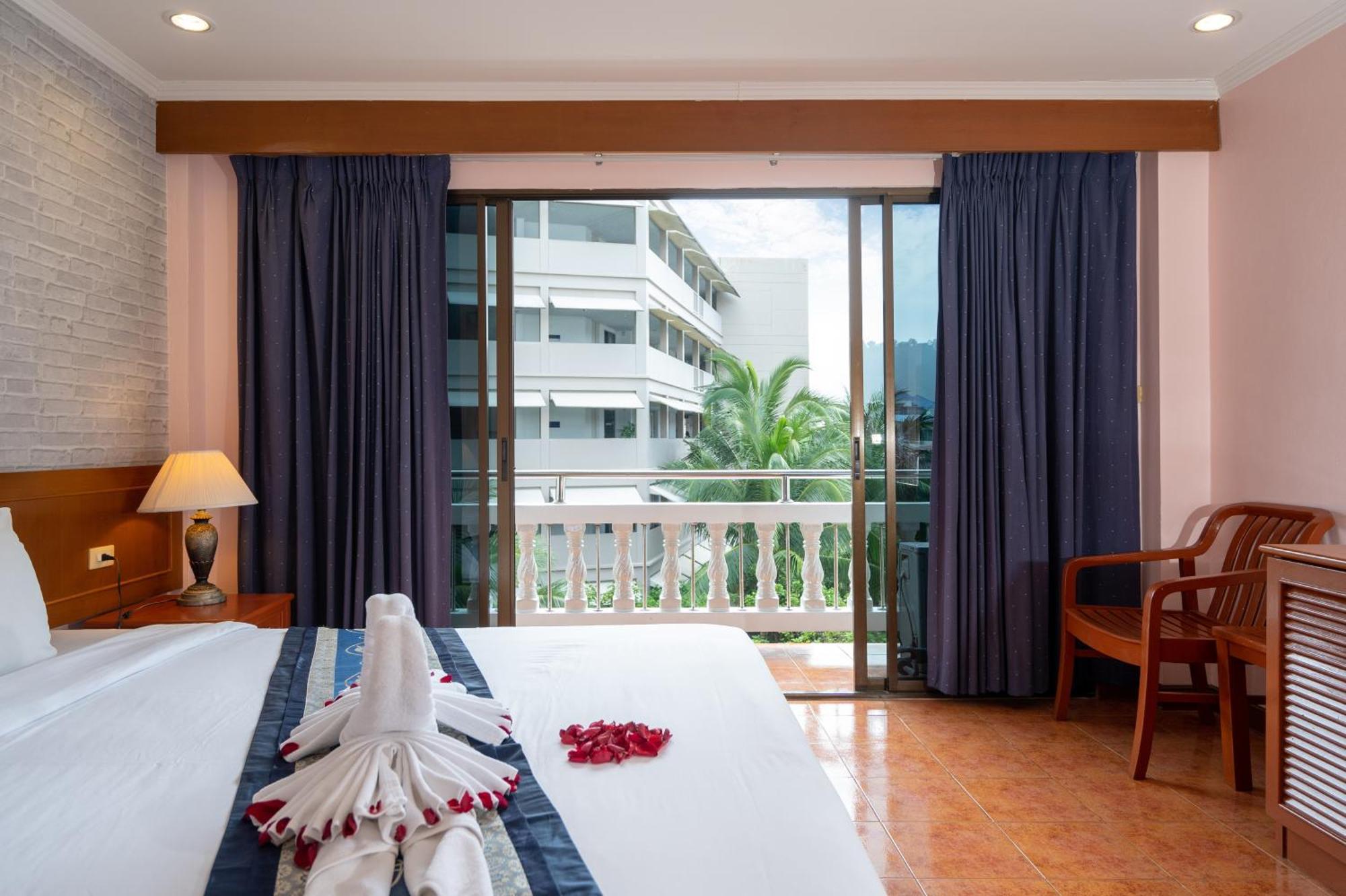 Patong Central Residence And Apartment Exterior photo