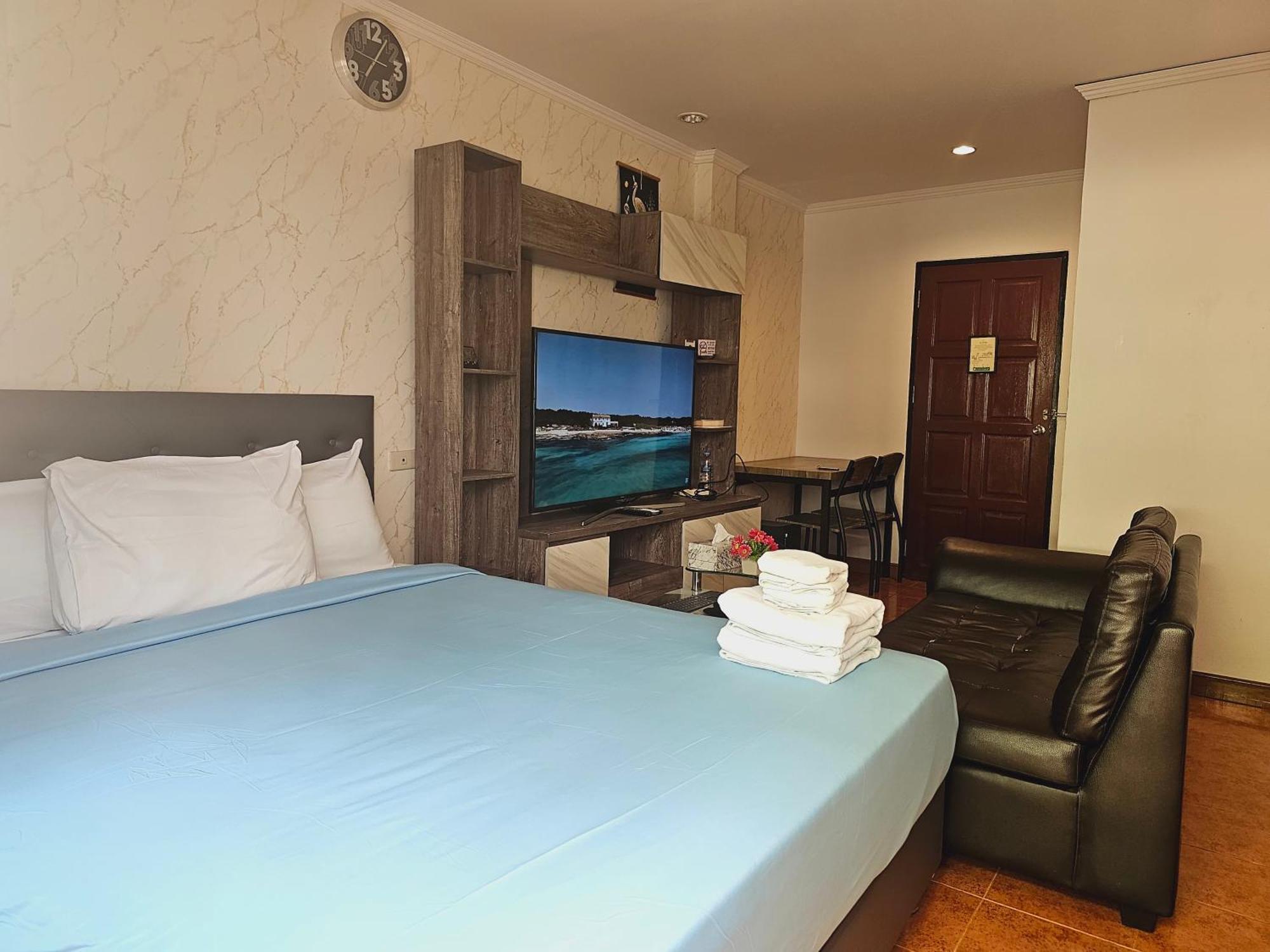 Patong Central Residence And Apartment Exterior photo