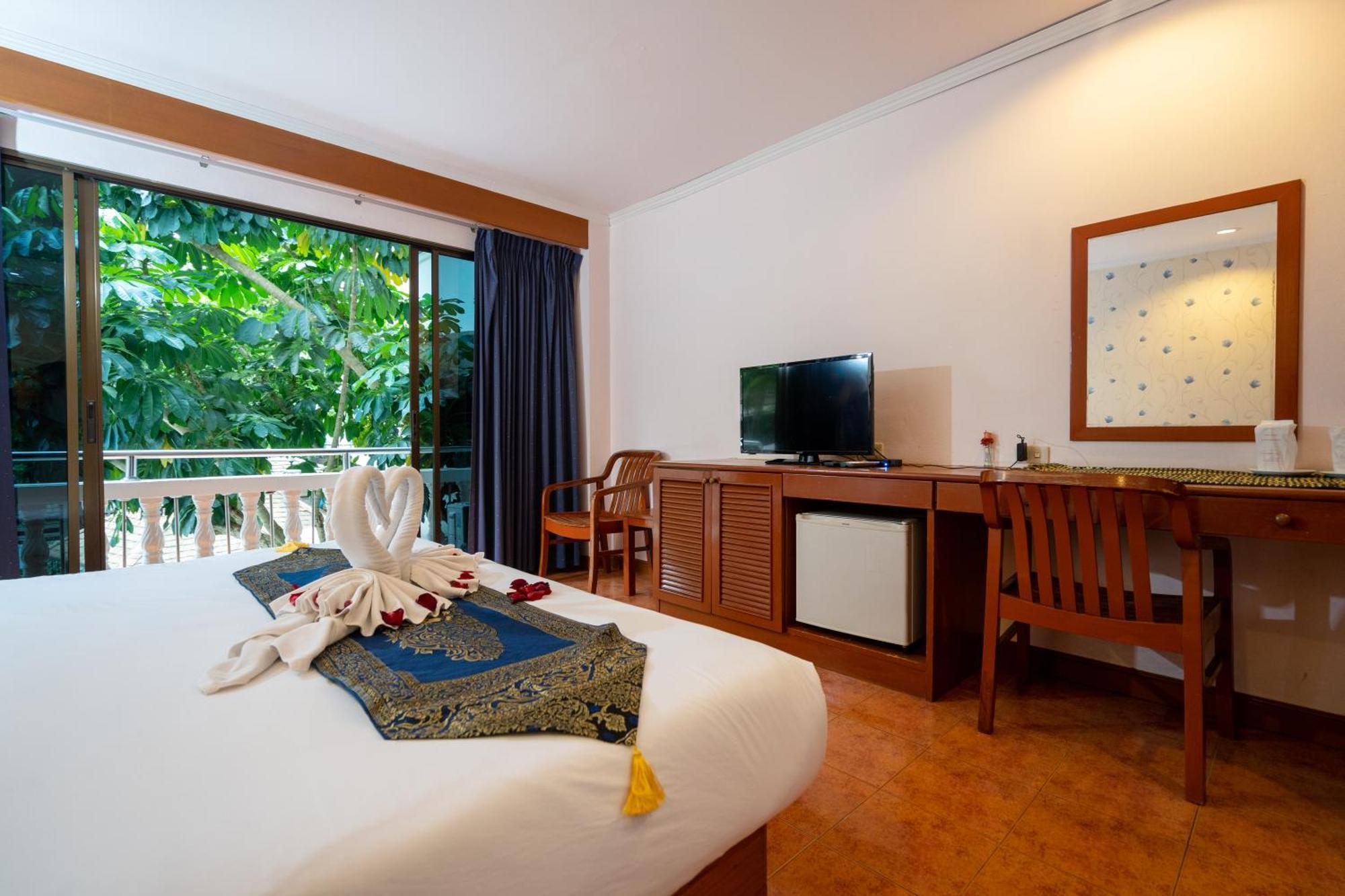Patong Central Residence And Apartment Exterior photo