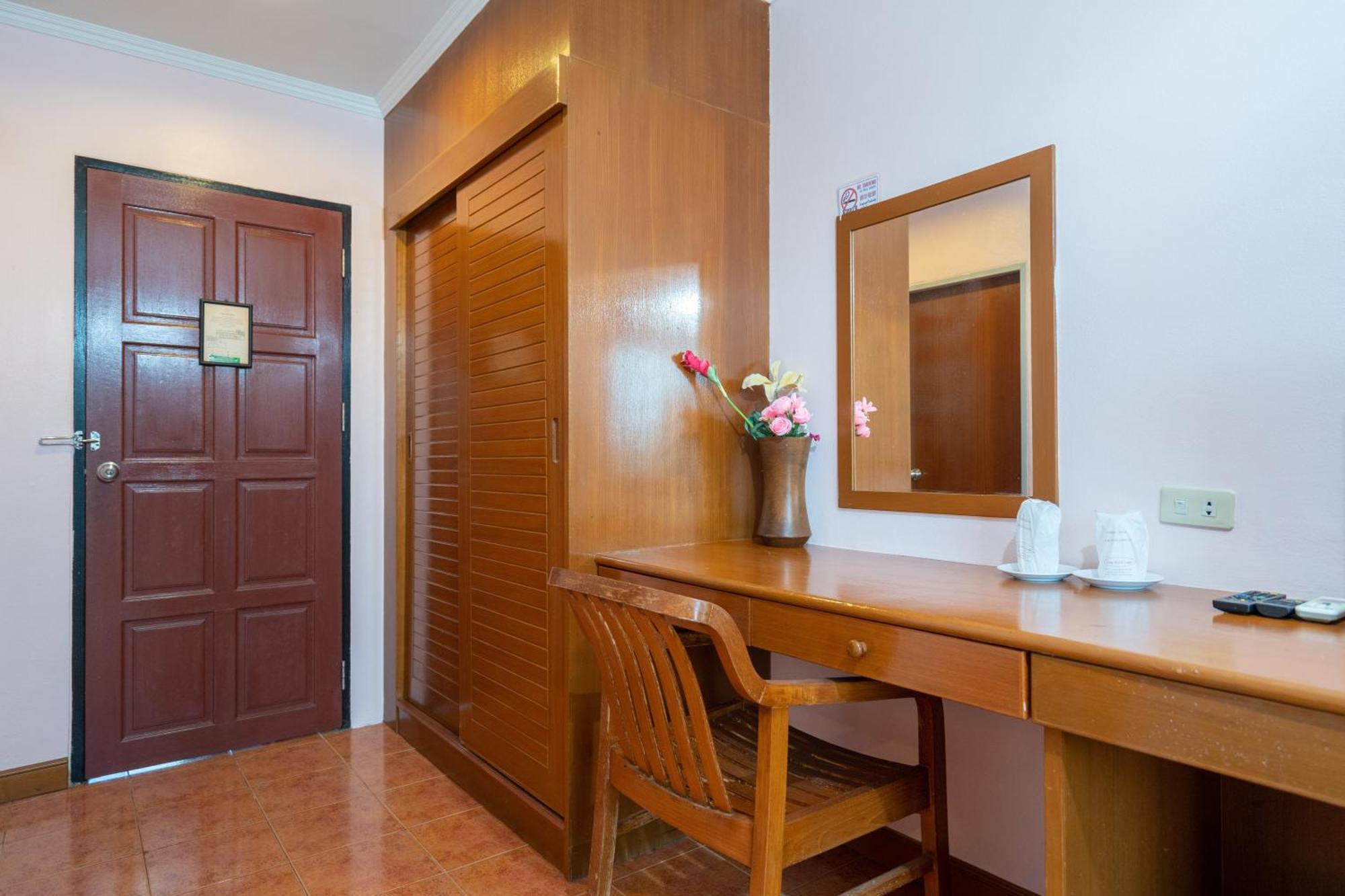 Patong Central Residence And Apartment Exterior photo