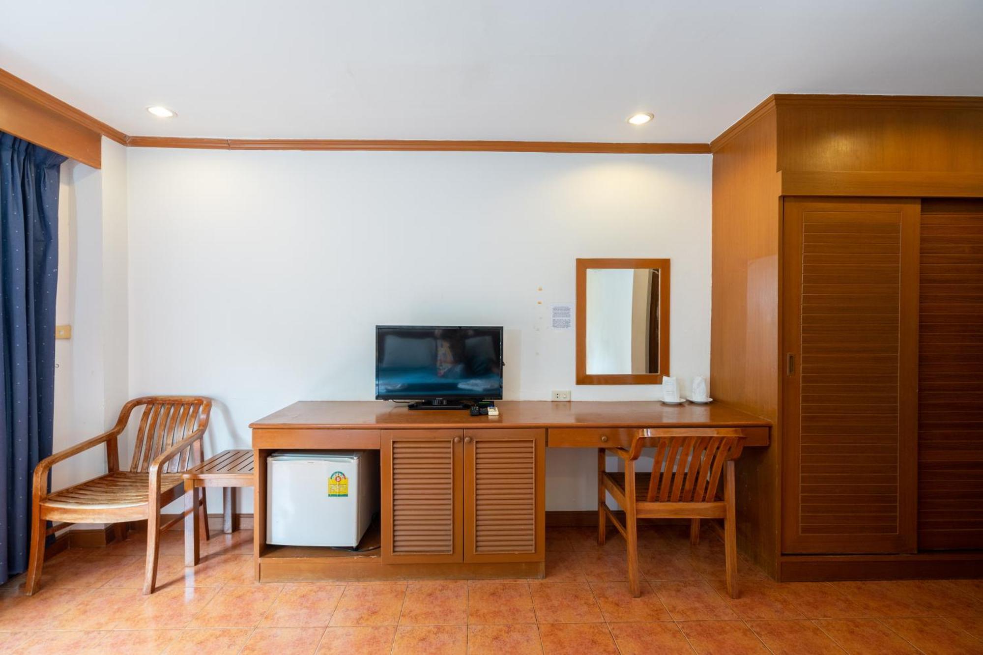 Patong Central Residence And Apartment Exterior photo