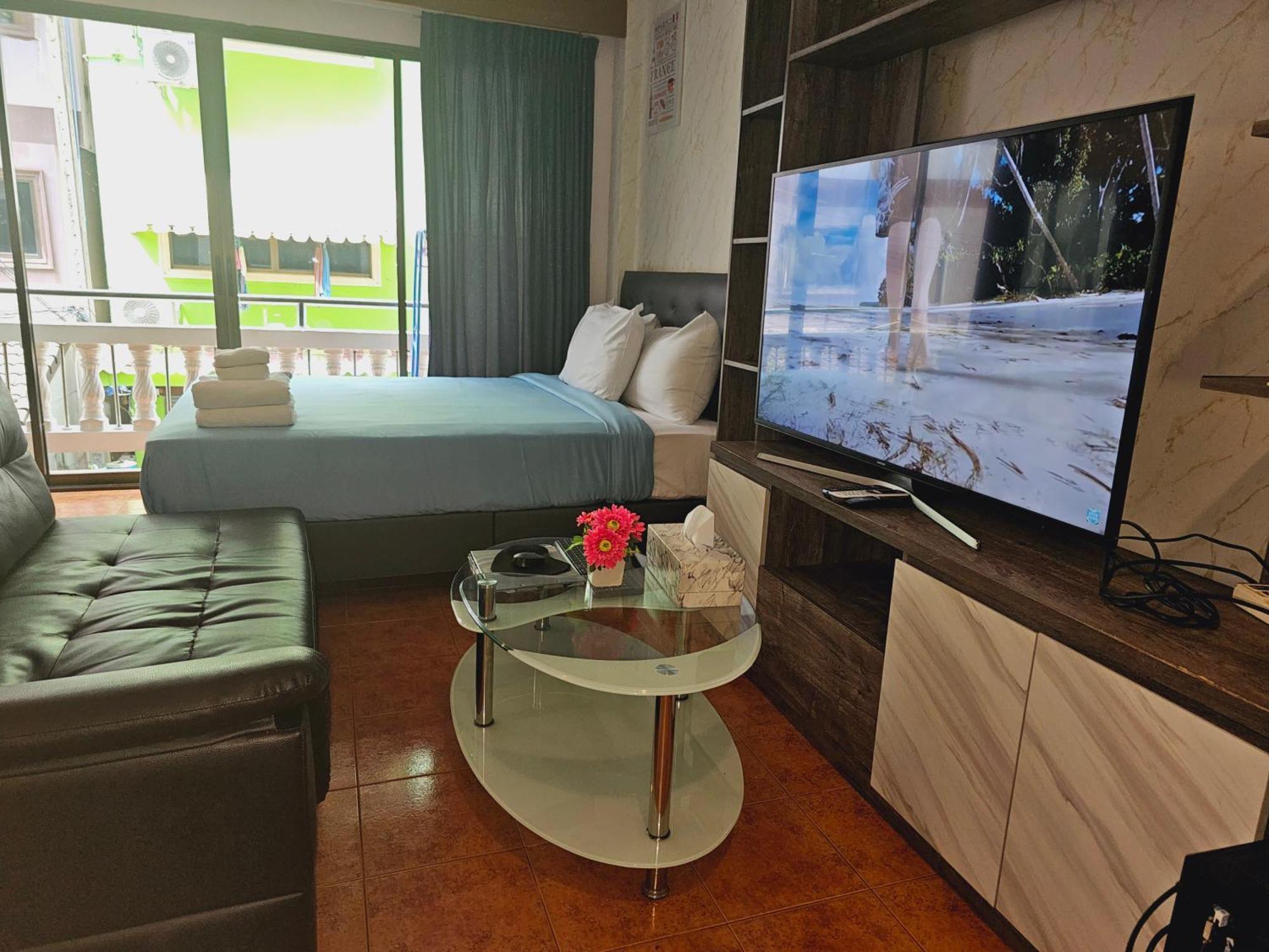 Patong Central Residence And Apartment Room photo
