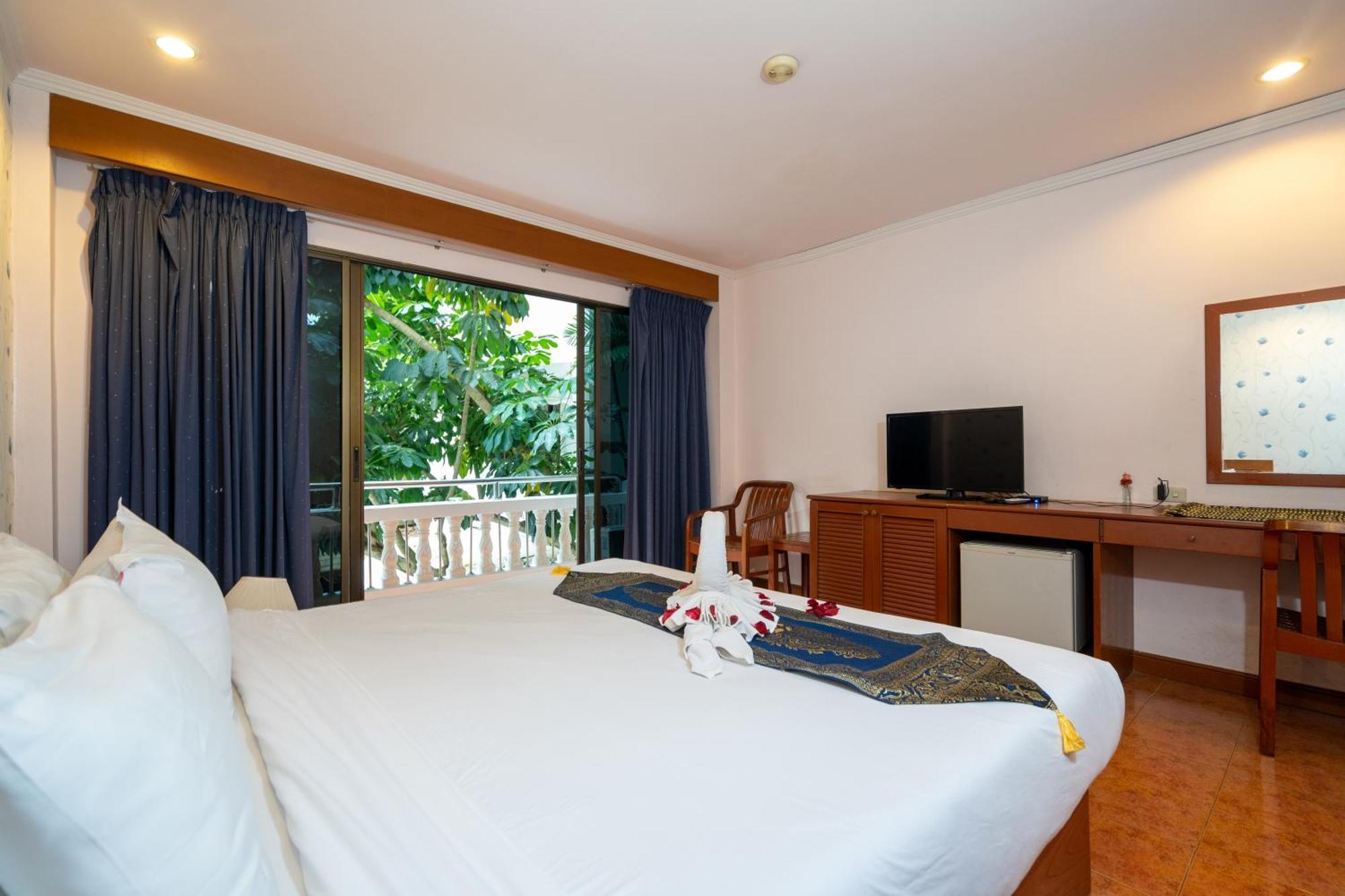 Patong Central Residence And Apartment Exterior photo