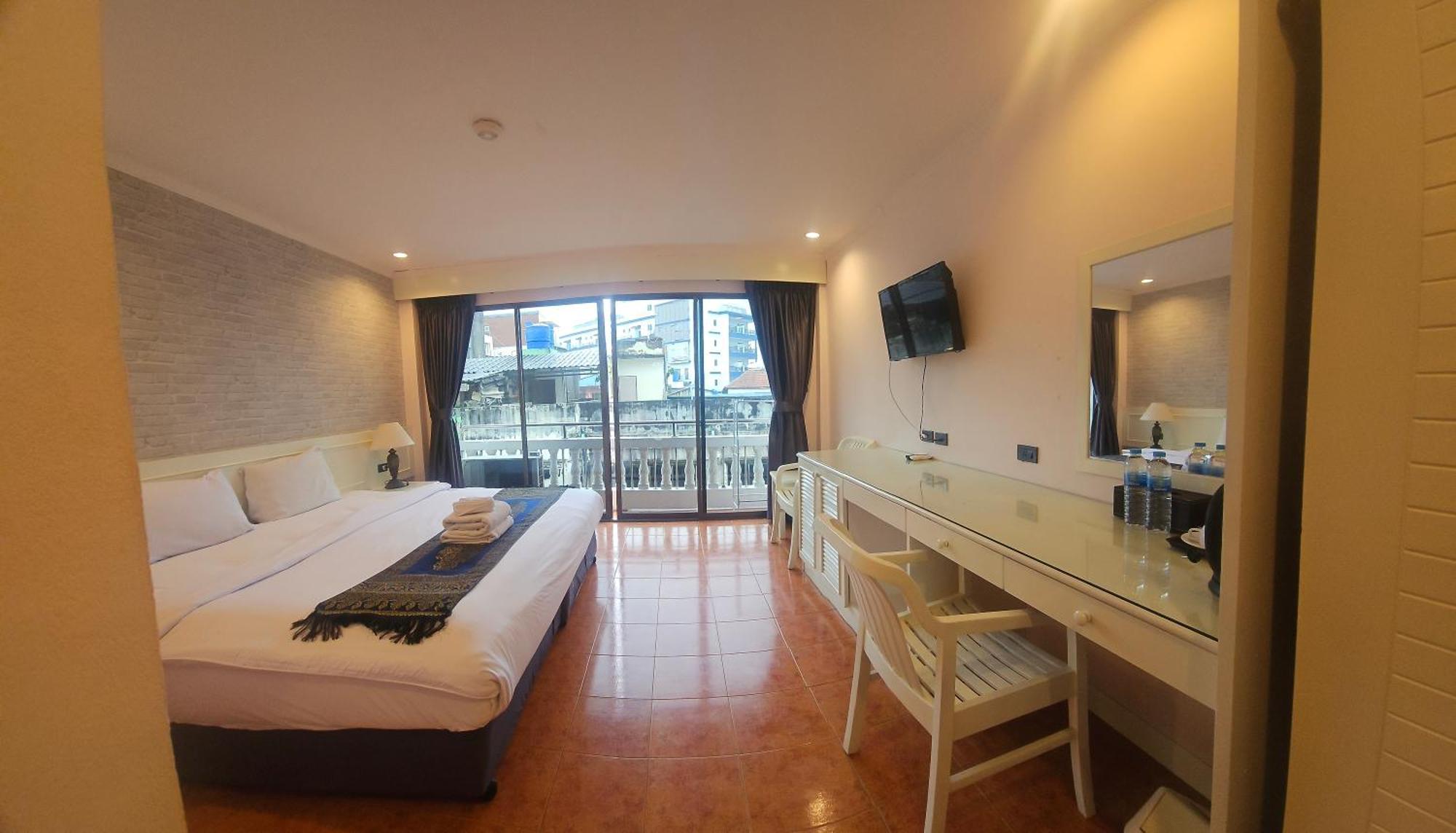 Patong Central Residence And Apartment Exterior photo