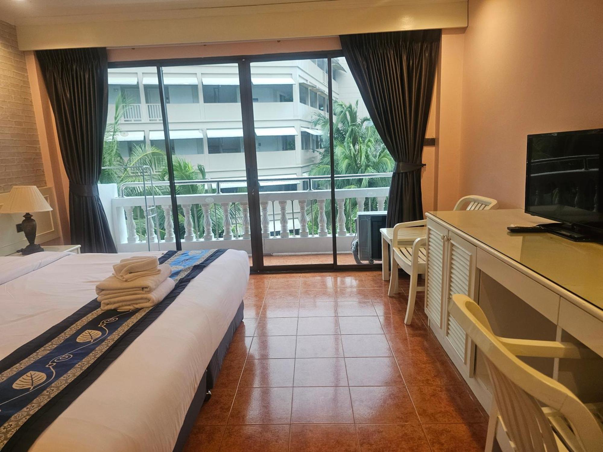 Patong Central Residence And Apartment Exterior photo
