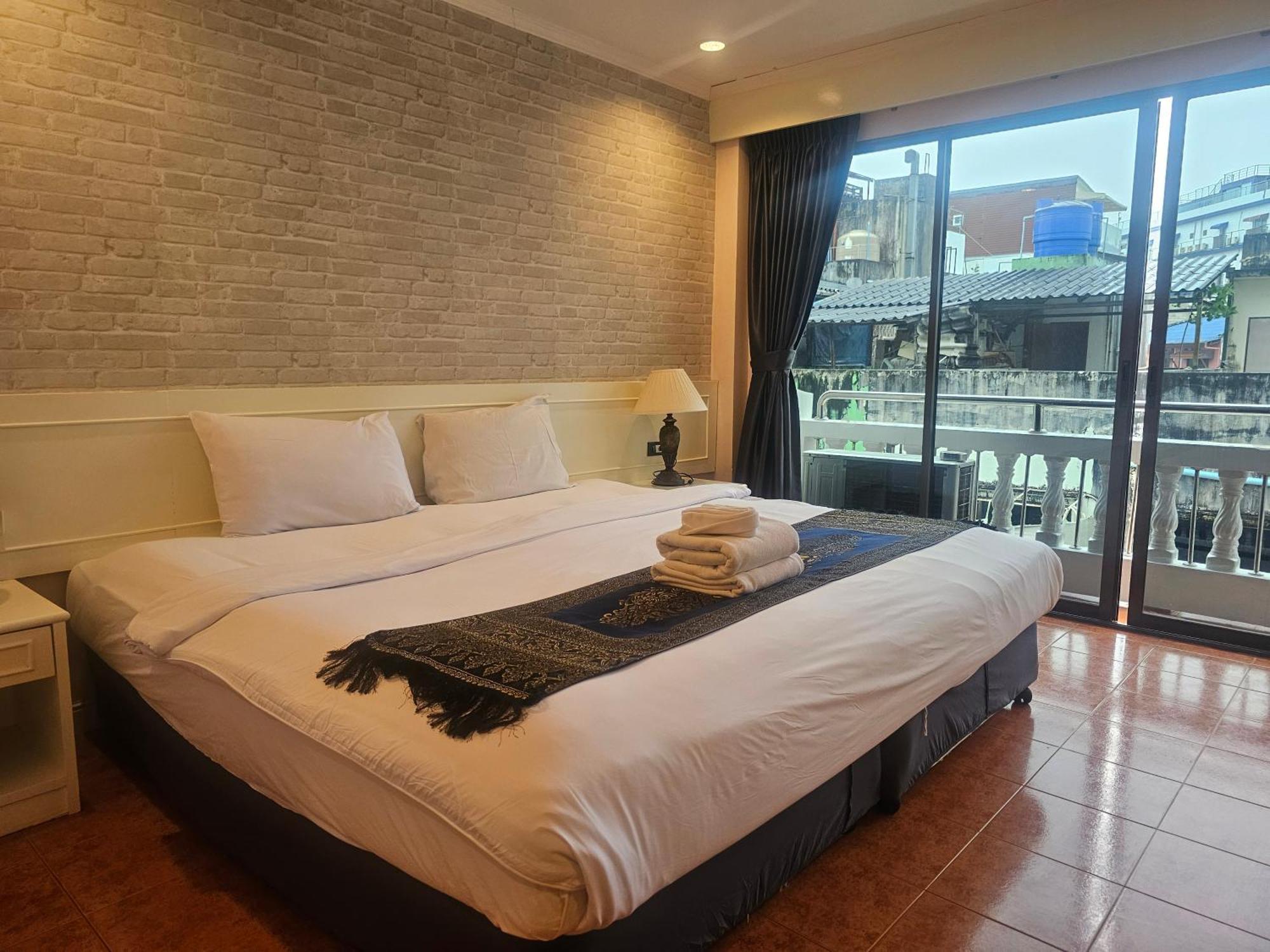 Patong Central Residence And Apartment Room photo