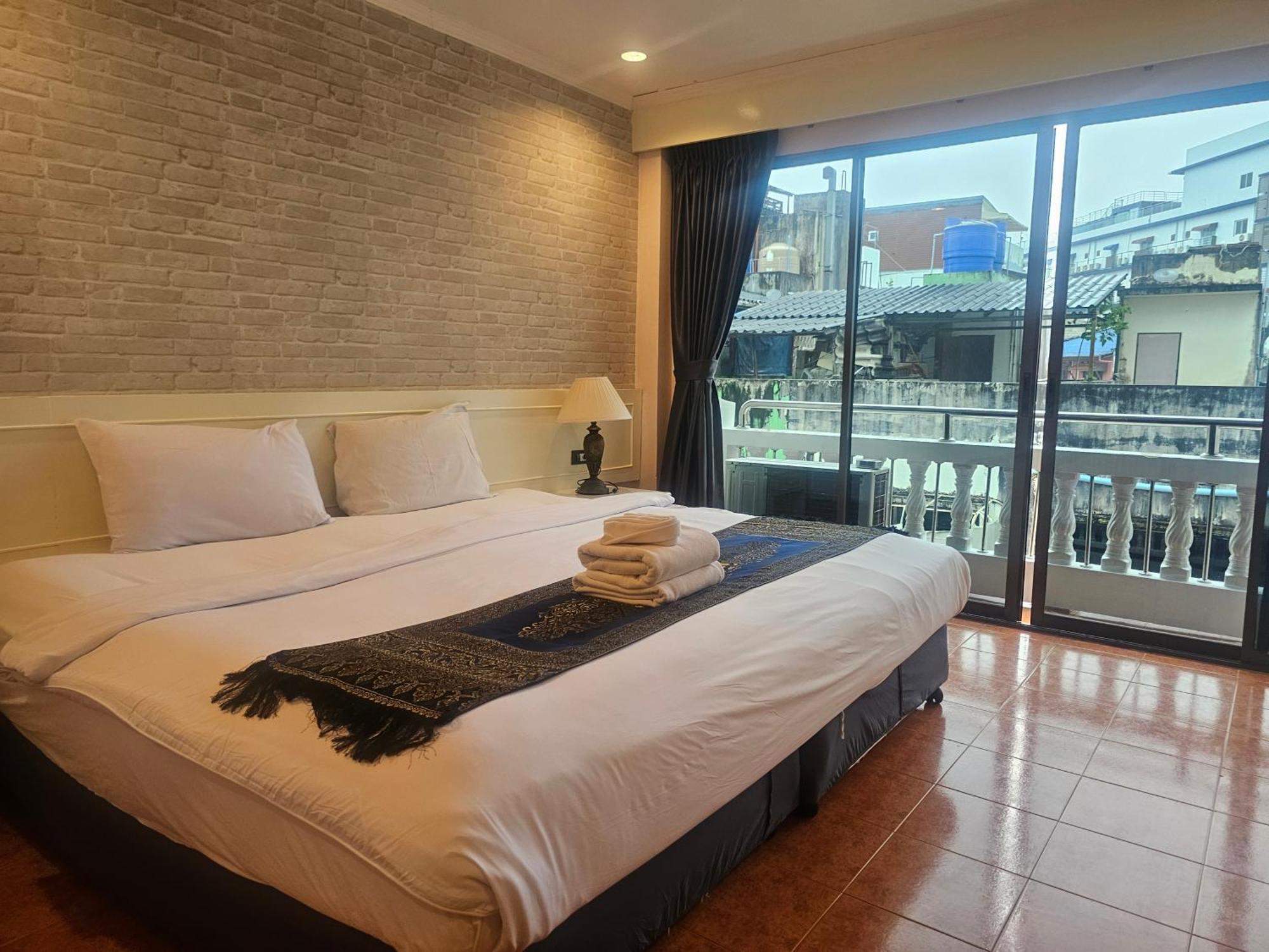 Patong Central Residence And Apartment Room photo