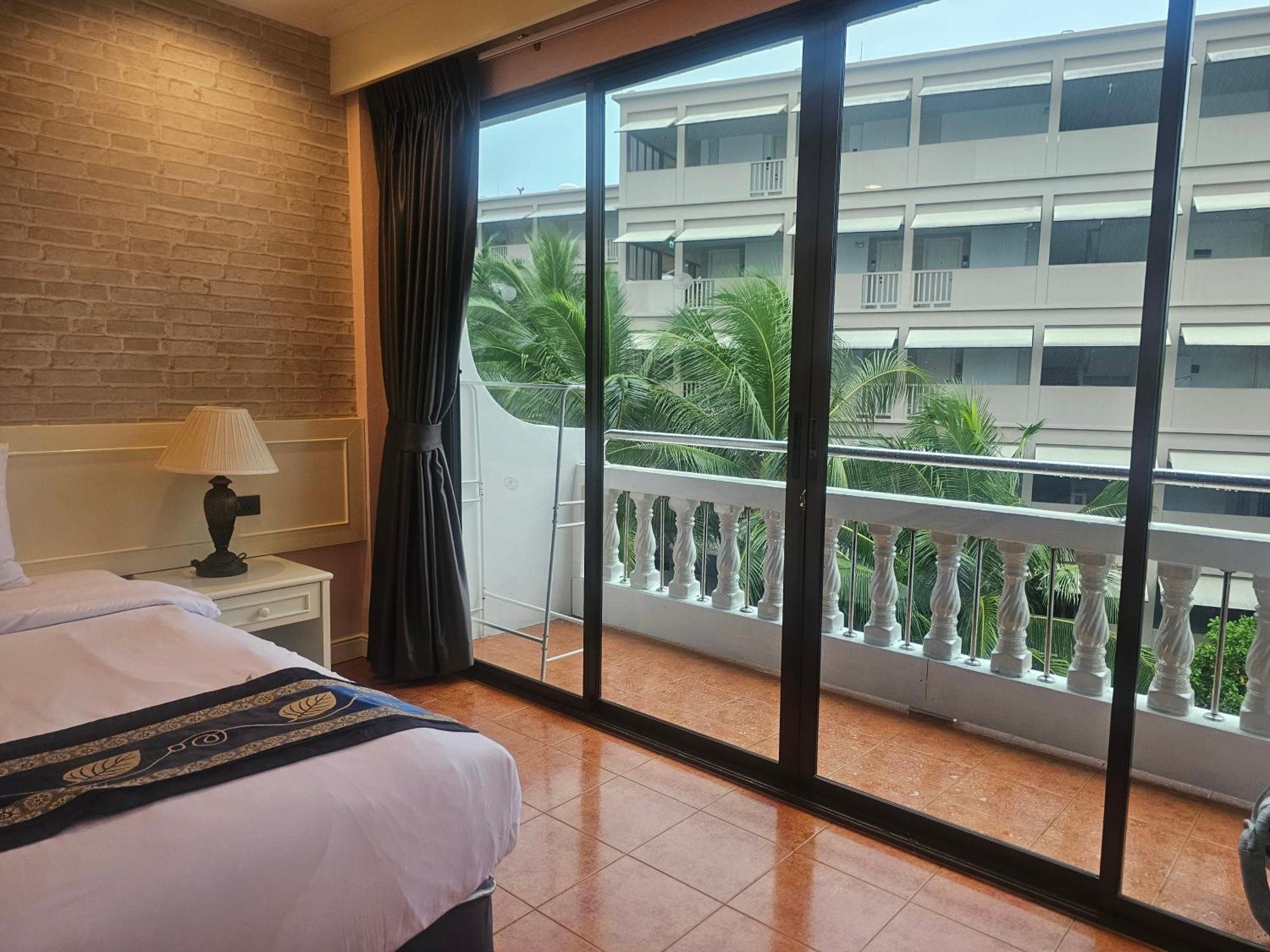 Patong Central Residence And Apartment Exterior photo