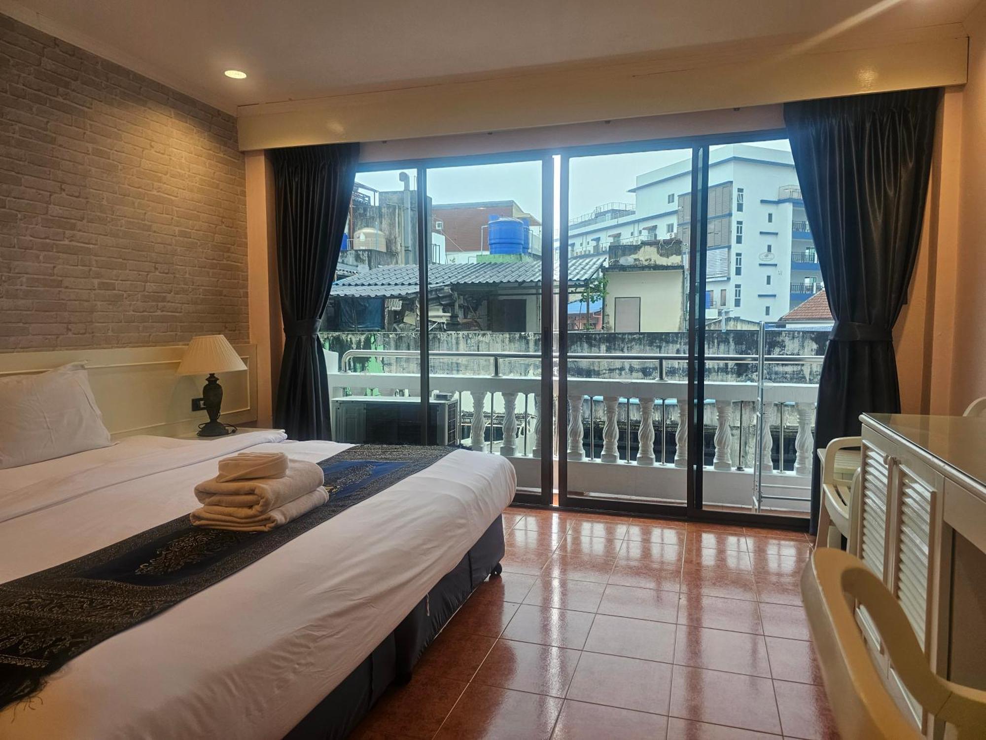 Patong Central Residence And Apartment Exterior photo