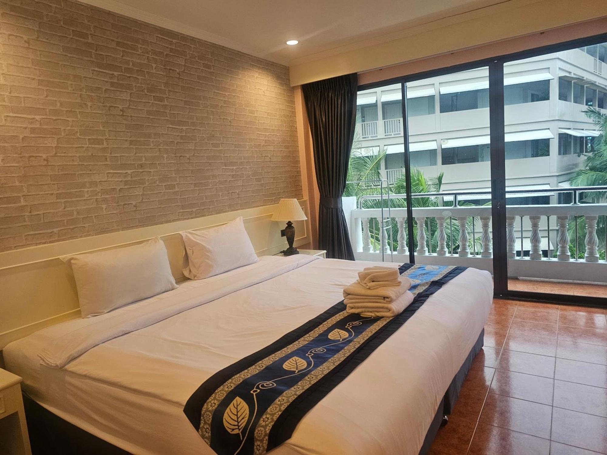 Patong Central Residence And Apartment Exterior photo